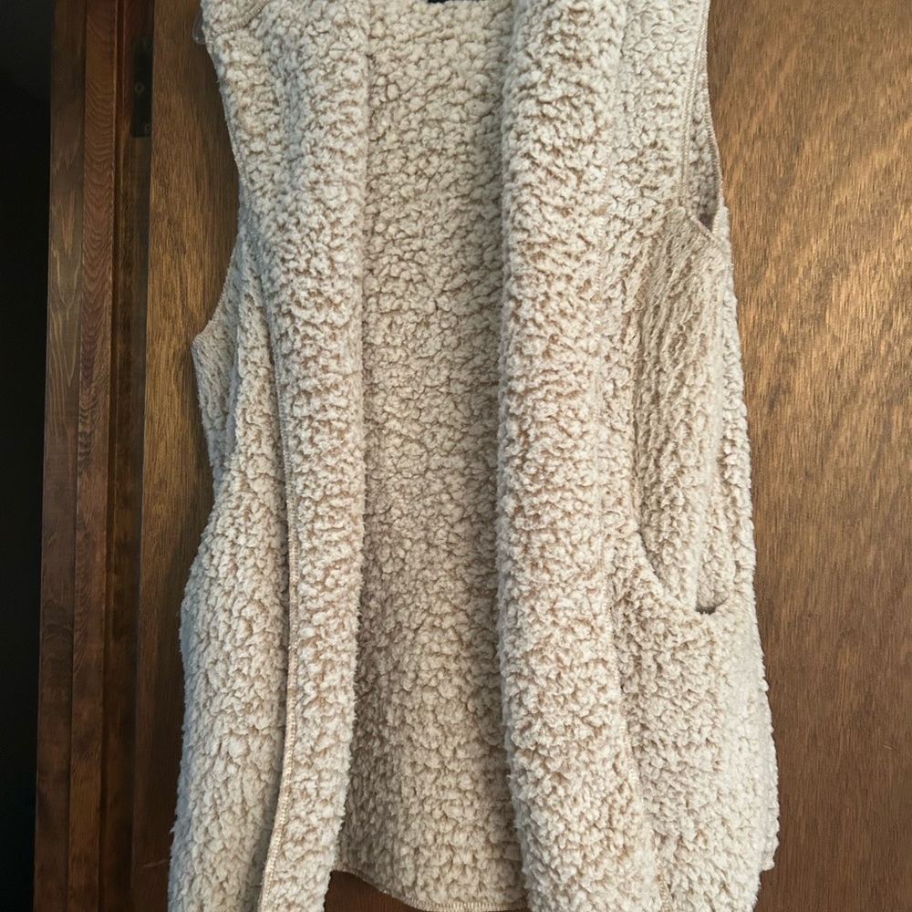 Love Tree Cream Hooded Sherpa Vest